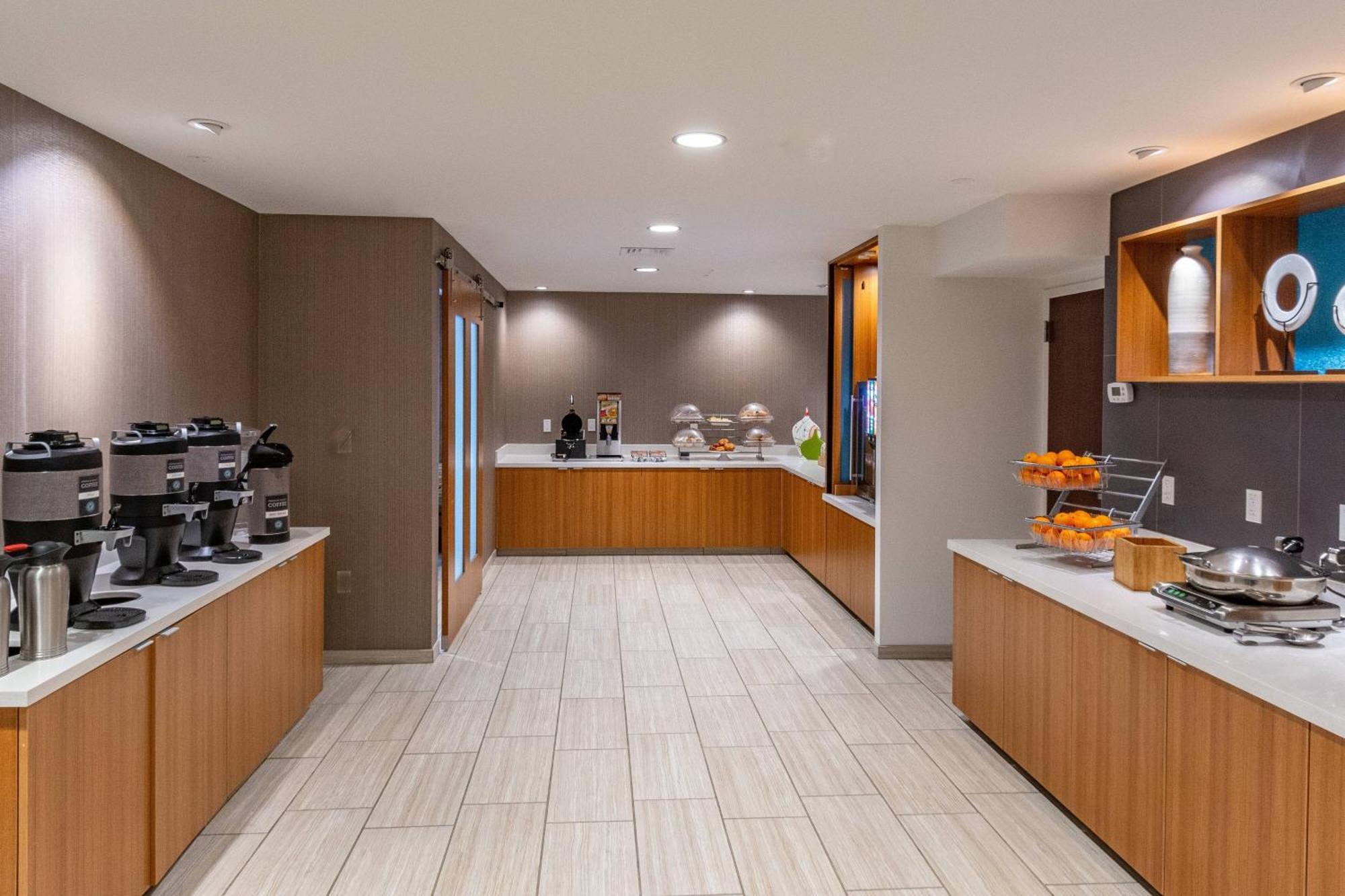 Springhill Suites Anchorage Midtown Екстериор снимка