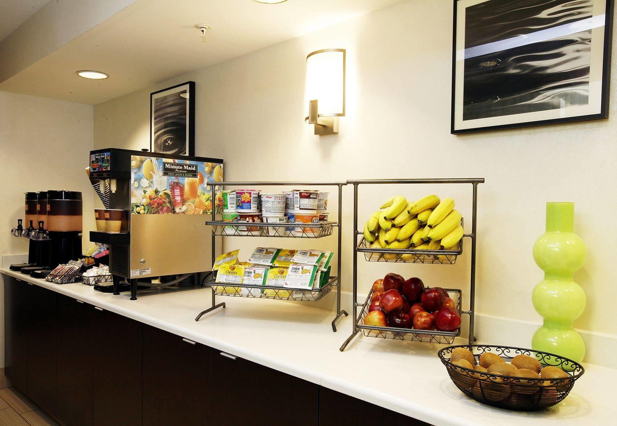 Springhill Suites Anchorage Midtown Екстериор снимка